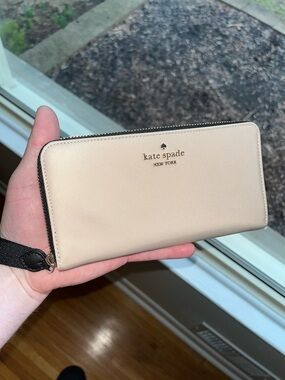 BN Kate Spade Clutch Wallet
